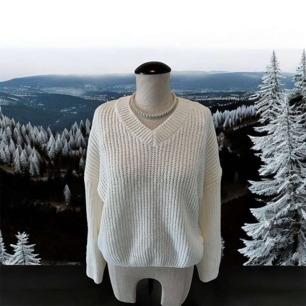 Chic Cream Cozy & Soft V-Neck Sweater - Size L